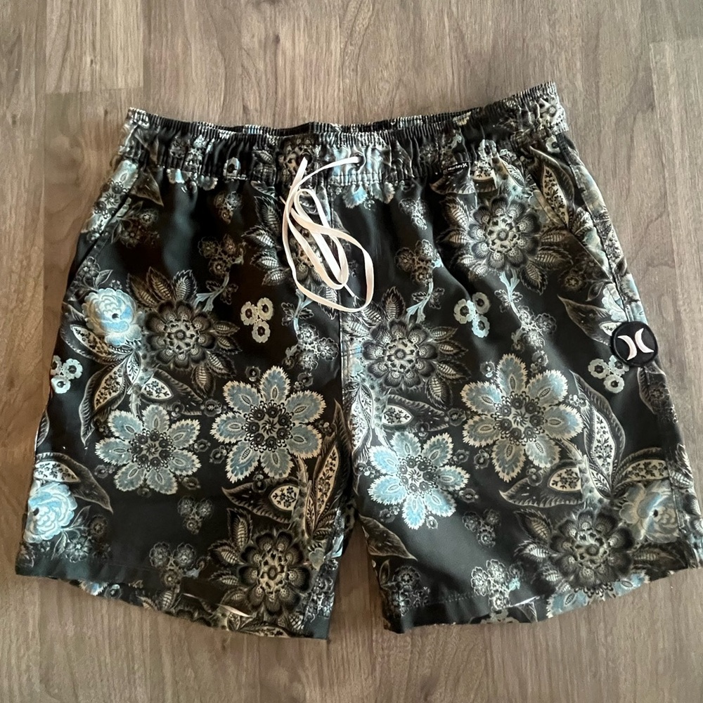 Hurley elastic waist shorts